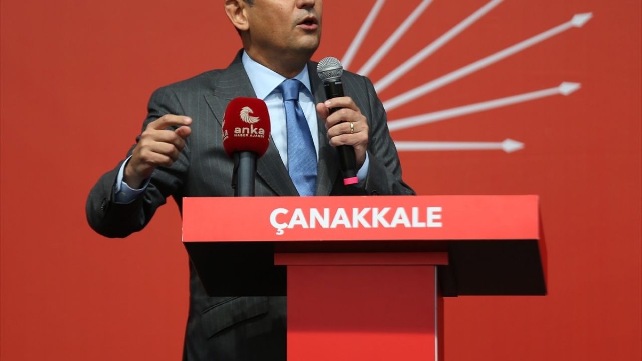 CHP Genel Başkanı Özel Çanakkale'de Ekonomi ve Kadın Cinayetlerine Dikkat Çekti