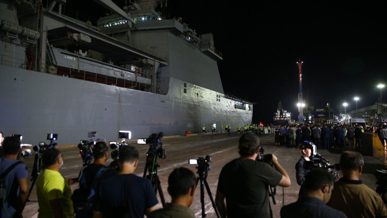 Lübnan Tahliyesinde TCG Bayraktar Mersin'e Ulaştı