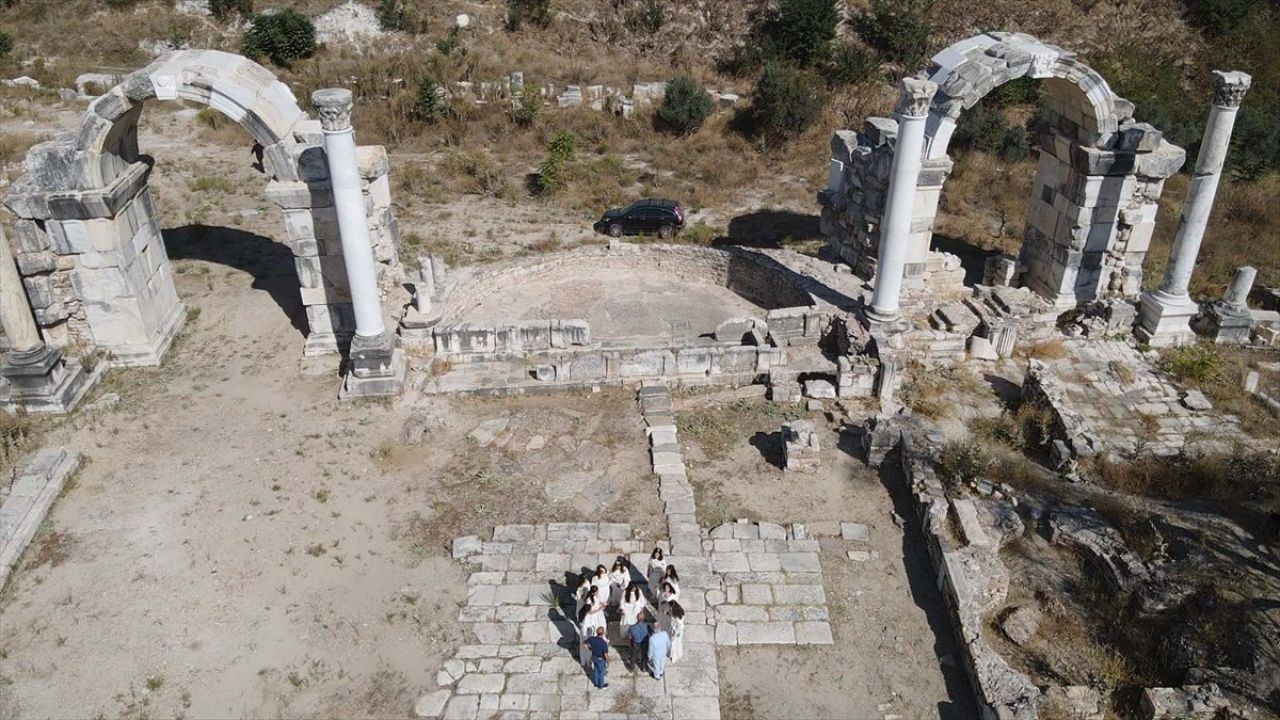 Stratonikeia Antik Kenti'nde Anahtar Taşıma Töreni Canlandırıldı