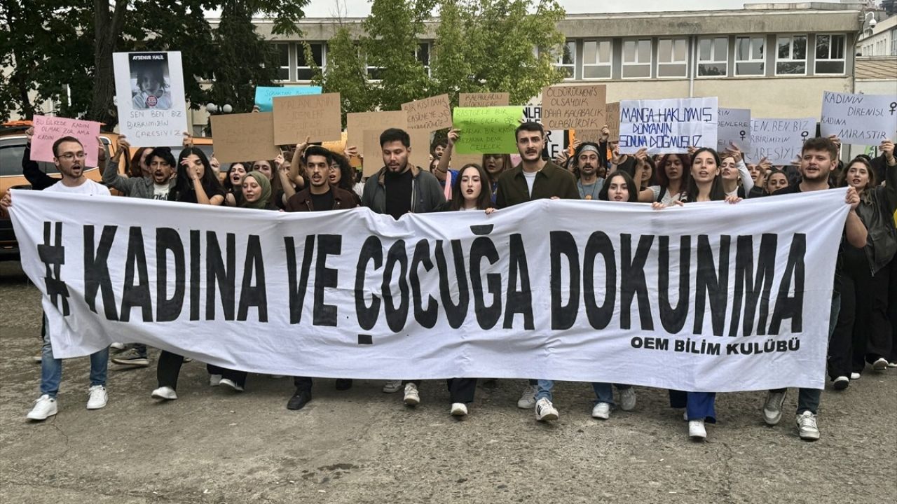 KTÜ'nin Kadına Yönelik Şiddetle Mücadelesi: Yürüyüş Düzenlendi