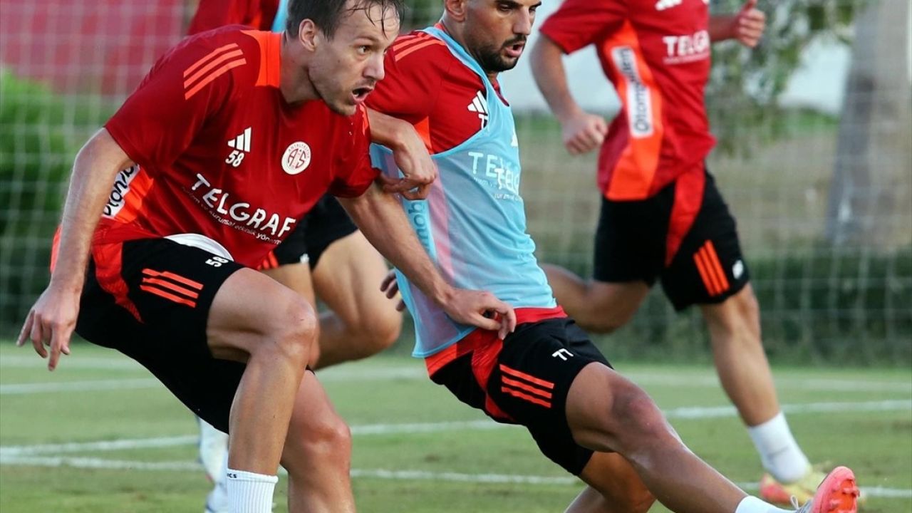 Antalyaspor, Çift İdman ile Hazırlıklarına Devam Ediyor