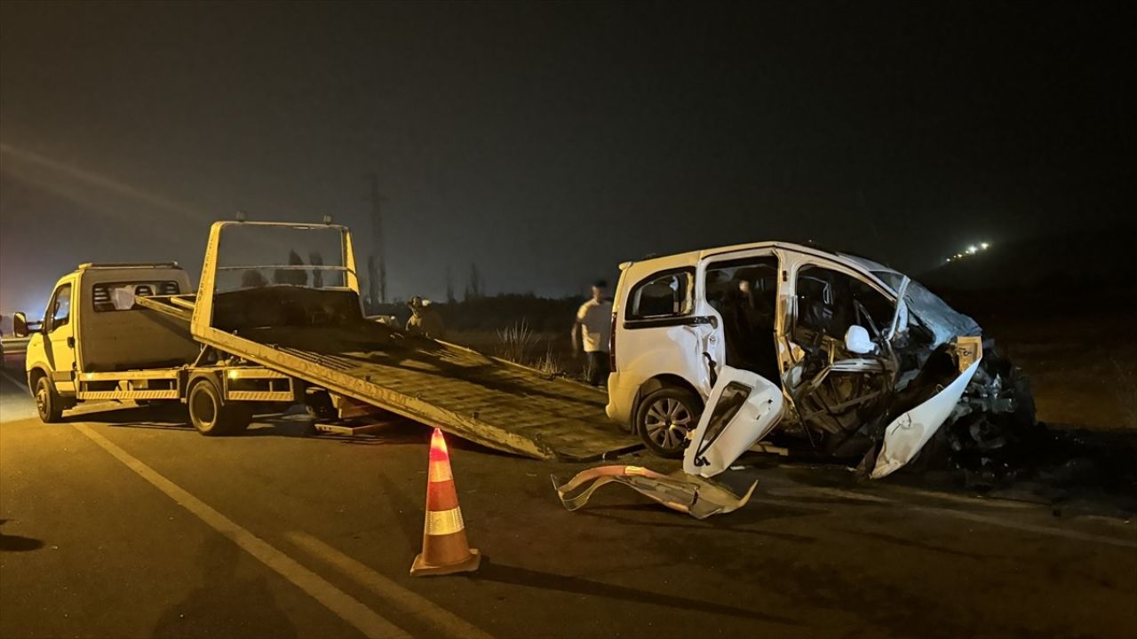 Diyarbakır'da Trajik Trafik Kazası: 3 Ölü, 3 Yaralı