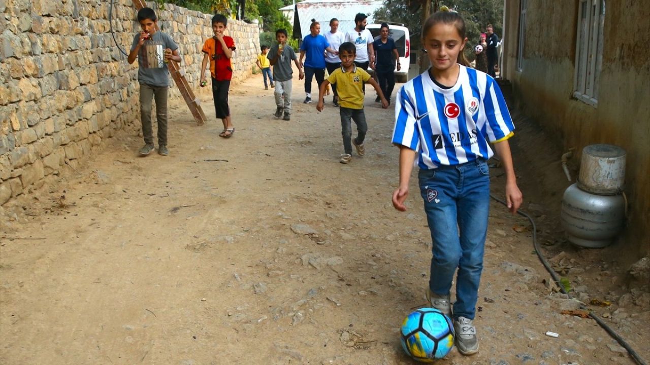 Hakkarigücü'nden 12 Yaşındaki Gül Yıldız'a Destek