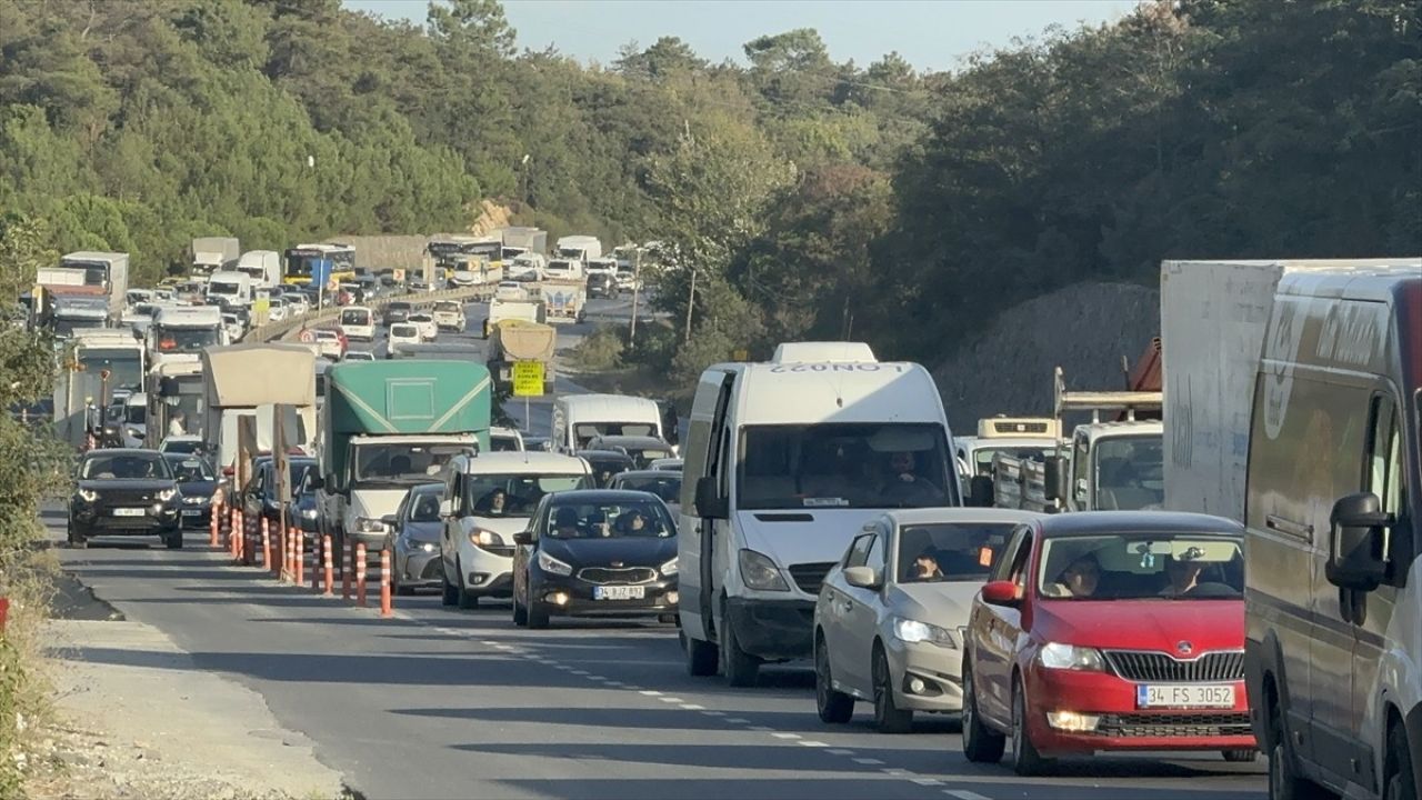 Arnavutköy'de Yol Çalışması Trafikte Yoğunluğa Neden Oluyor