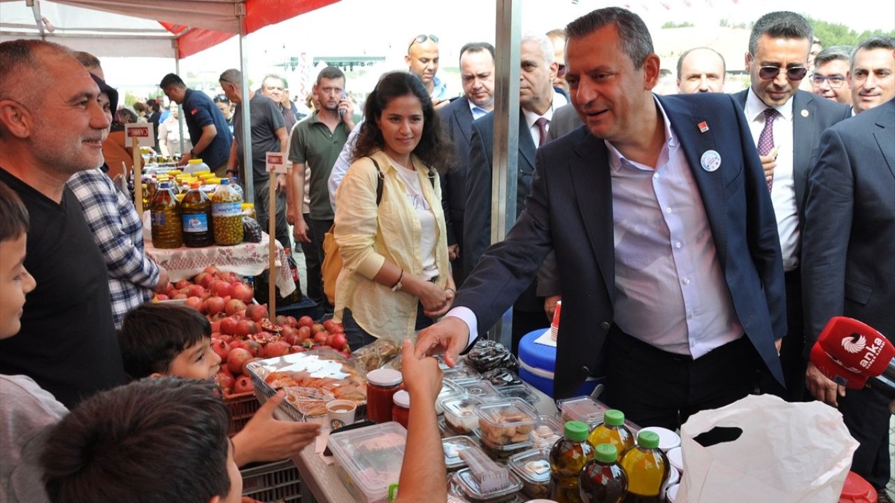 CHP Genel Başkanı Özgür Özel Manisa'da Zeytin Şenliği'nde Buluştu