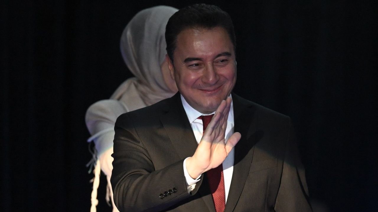 Ali Babacan, DEVA Partisi'nin Kongresinde Yeni Bir Yolun Kapısını Araladı