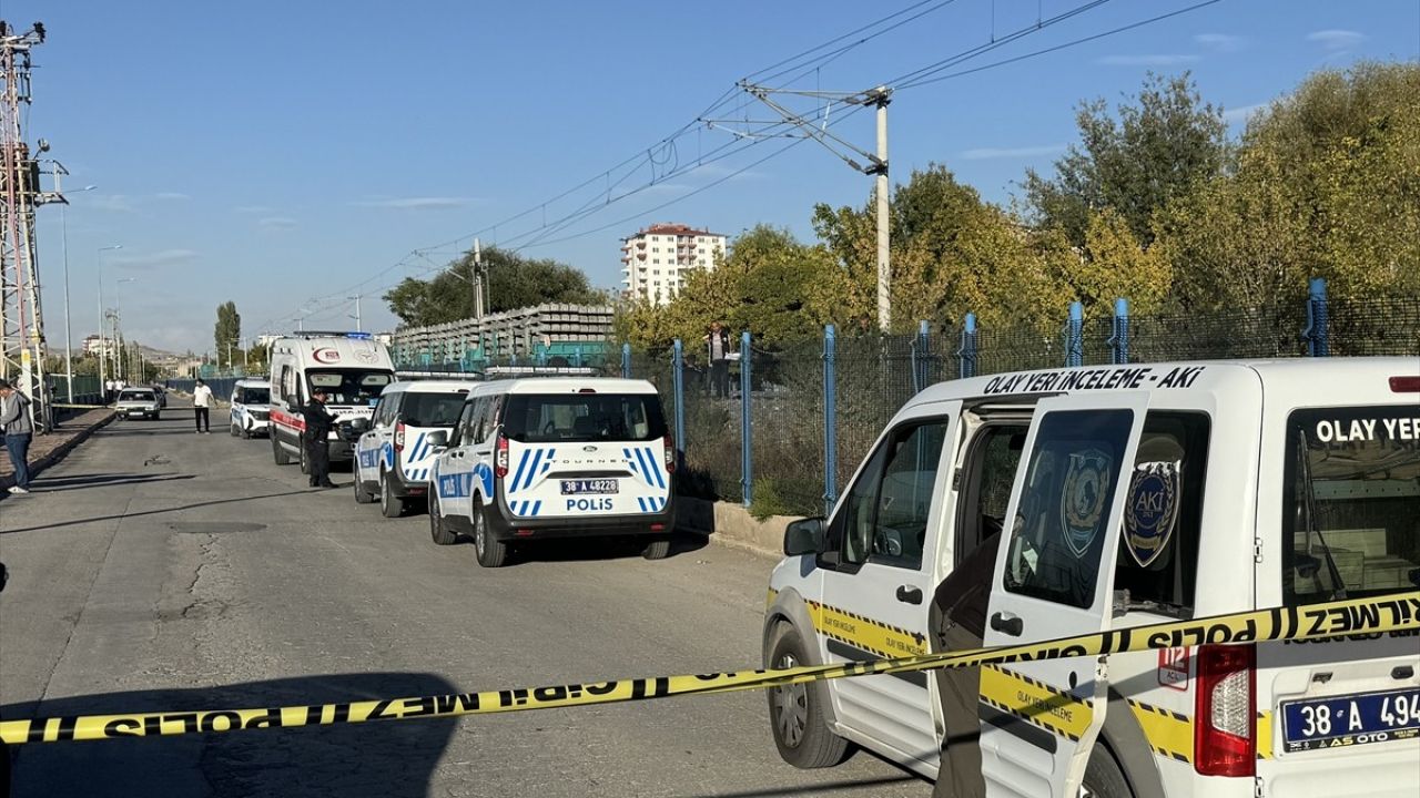 Kayseri'de Yük Treni Kazası: Bir Kişi Hayatını Kaybetti