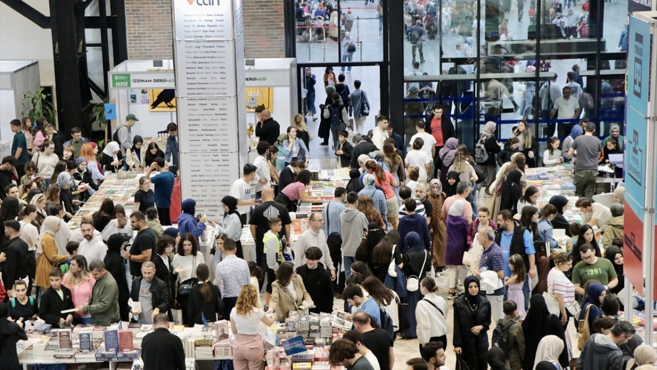 14. Kocaeli Kitap Fuarı'nda Hafta Sonu Ziyaretçi Akını