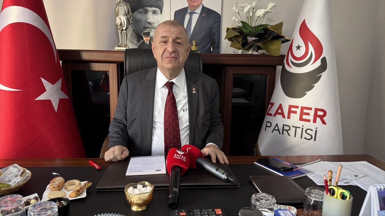 Ümit Özdağ, Mersin'de Esnafı Ziyaret Etti ve Partisinin Açılışlarını Gerçekleştirdi