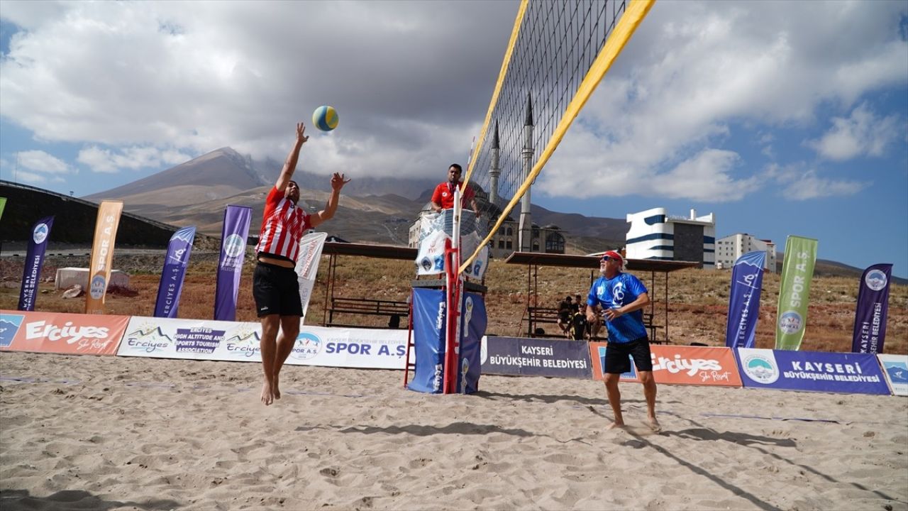 Erciyes'te Heyecan Dolu Plaj Voleybolu Turnuvası Başladı