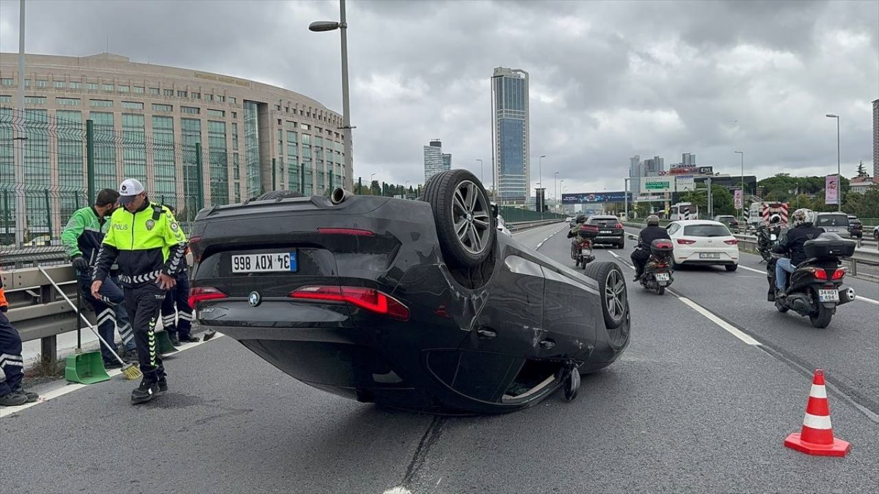 Şişli'de Bariyerlere Çarpan Araçta Yaralanma Olayı