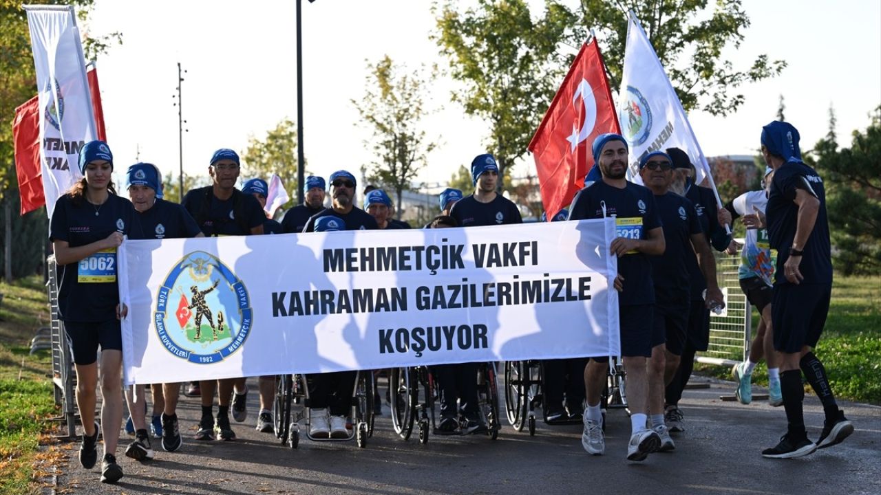 Ankara'da Gazilerle Koşu: Runkara Uluslararası Yarı Maratonu