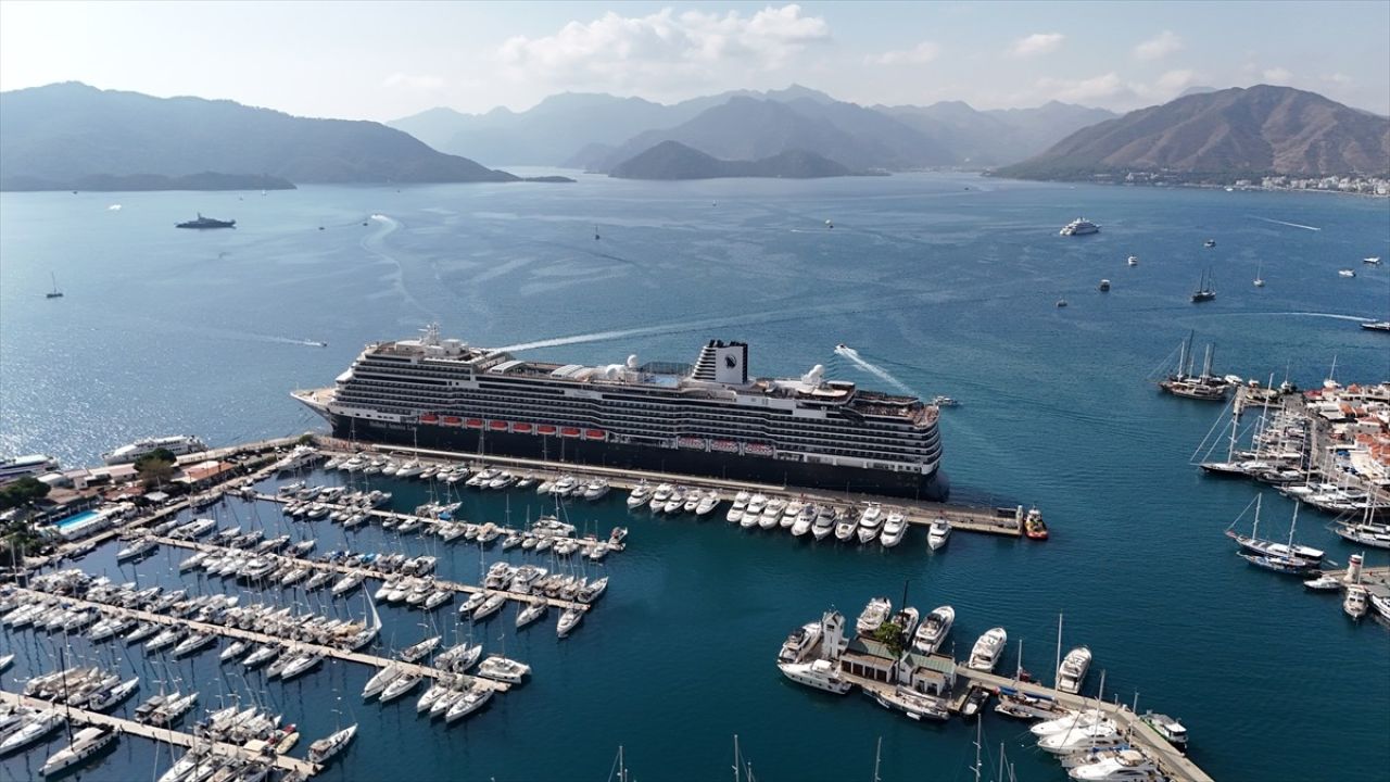 Marmaris'e Gelen MS Nieuw Statendam Kruvaziyeri 3.200 Yolcu Taşıyor