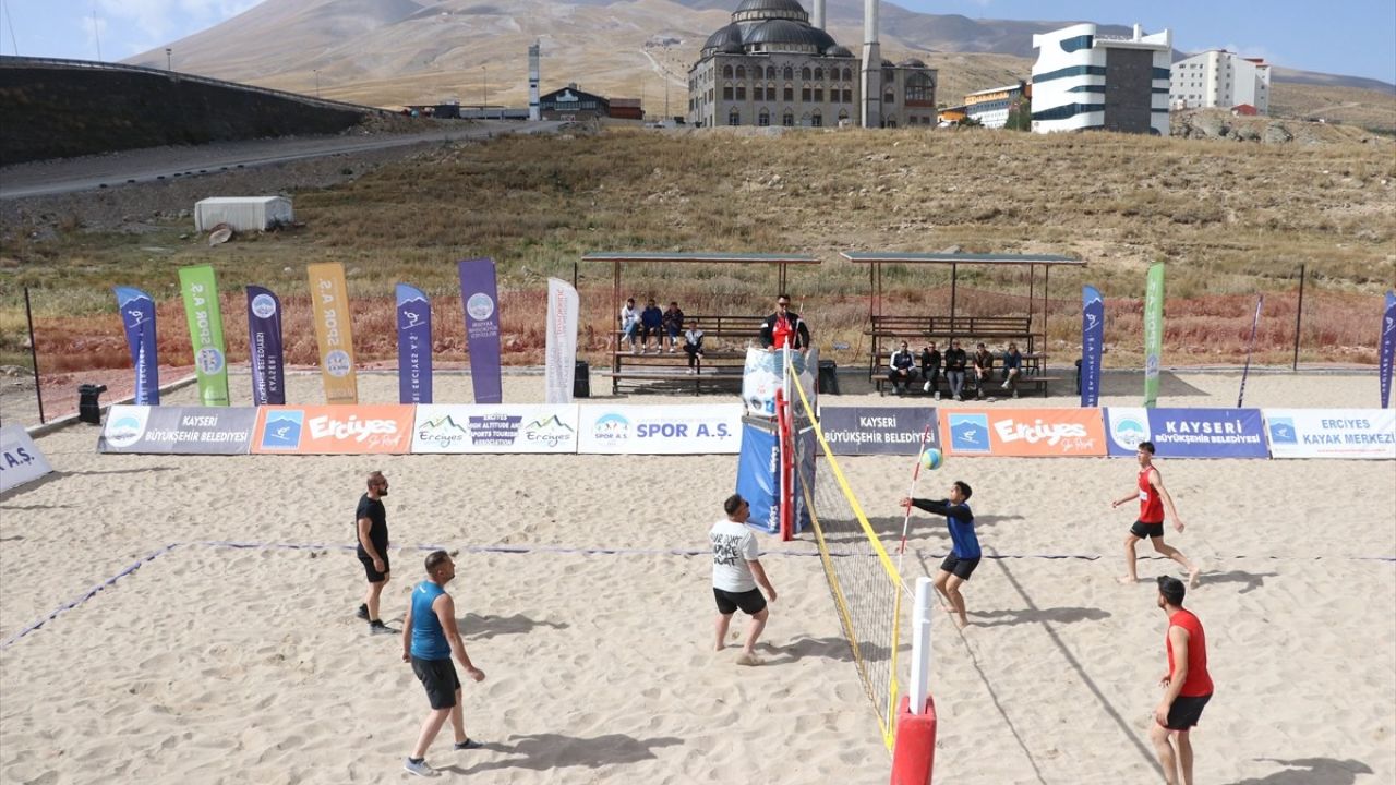 Erciyes'te Heyecan Dolu Plaj Voleybolu Turnuvası