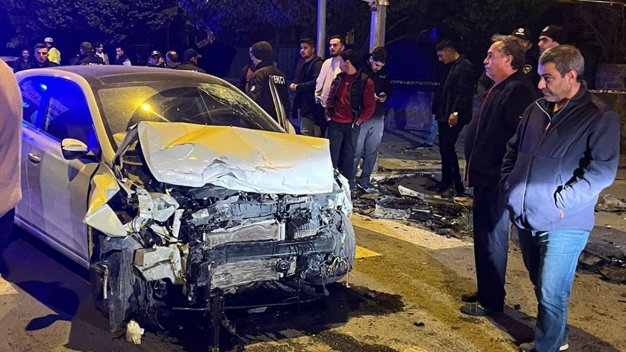 Kars'taki Trafik Kazası: 1 Ölü, 4 Yaralı