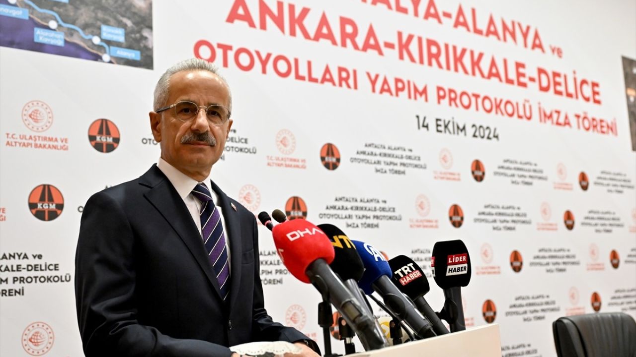 Ankara-Kırıkkale-Delice ve Antalya-Alanya Otoyolu Projeleri İçin İmzalar Atıldı