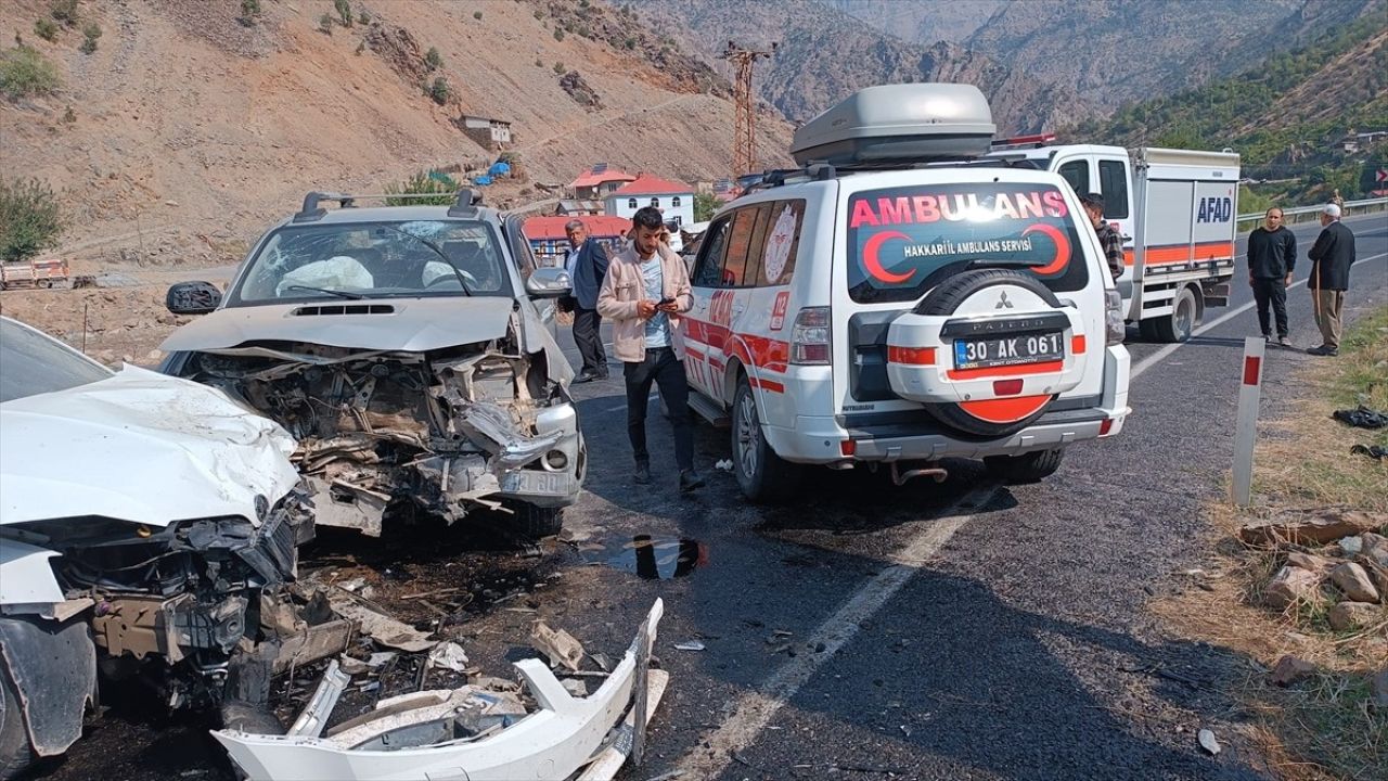 Hakkari'de Trafik Kazası: 6 Yaralı