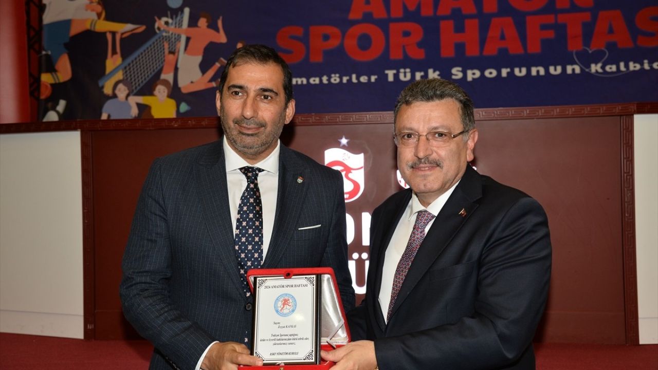 Trabzonspor Asbaşkanı Zeyyat Kafkas, 'En İyi Spor Adamı' Ödülünü Aldı