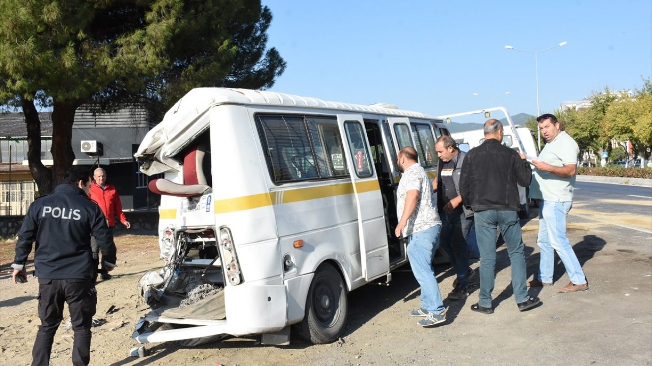 Aydın'da Tanker ile Minibüs Çarpıştı: 11 Yaralı