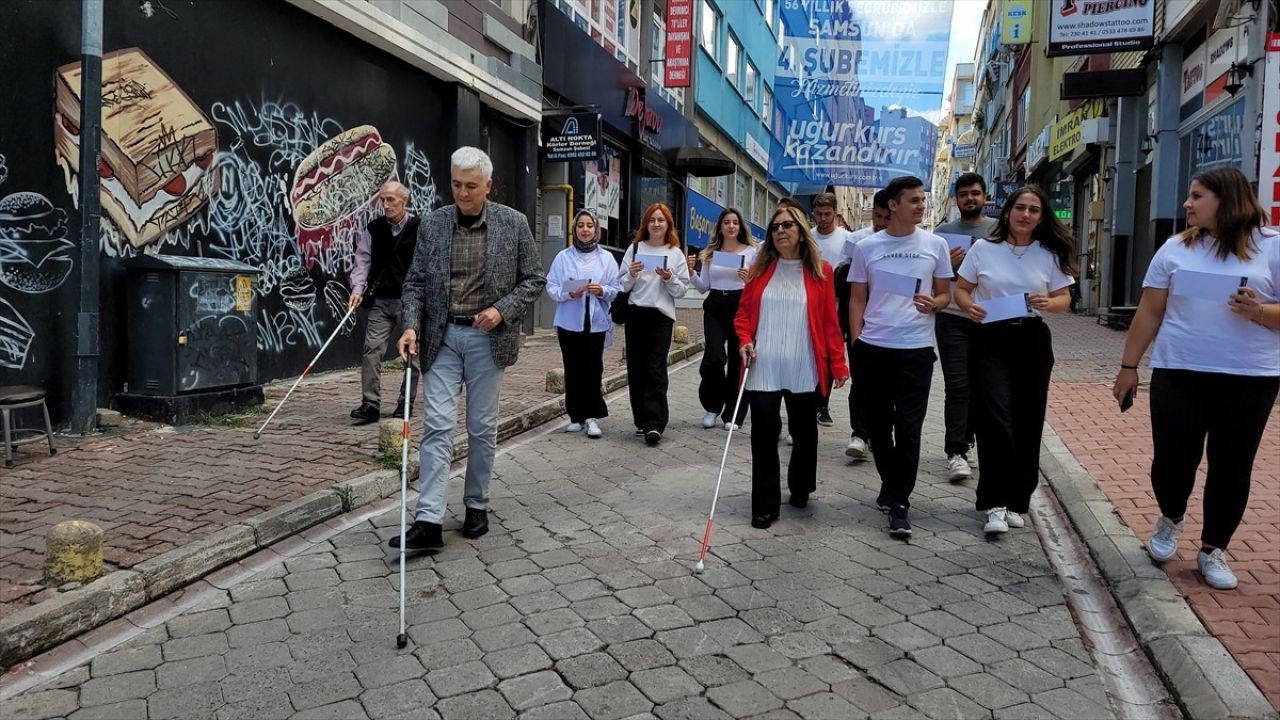 Samsun'da Görme Engelliler İçin Farkındalık Etkinliği Düzenlendi