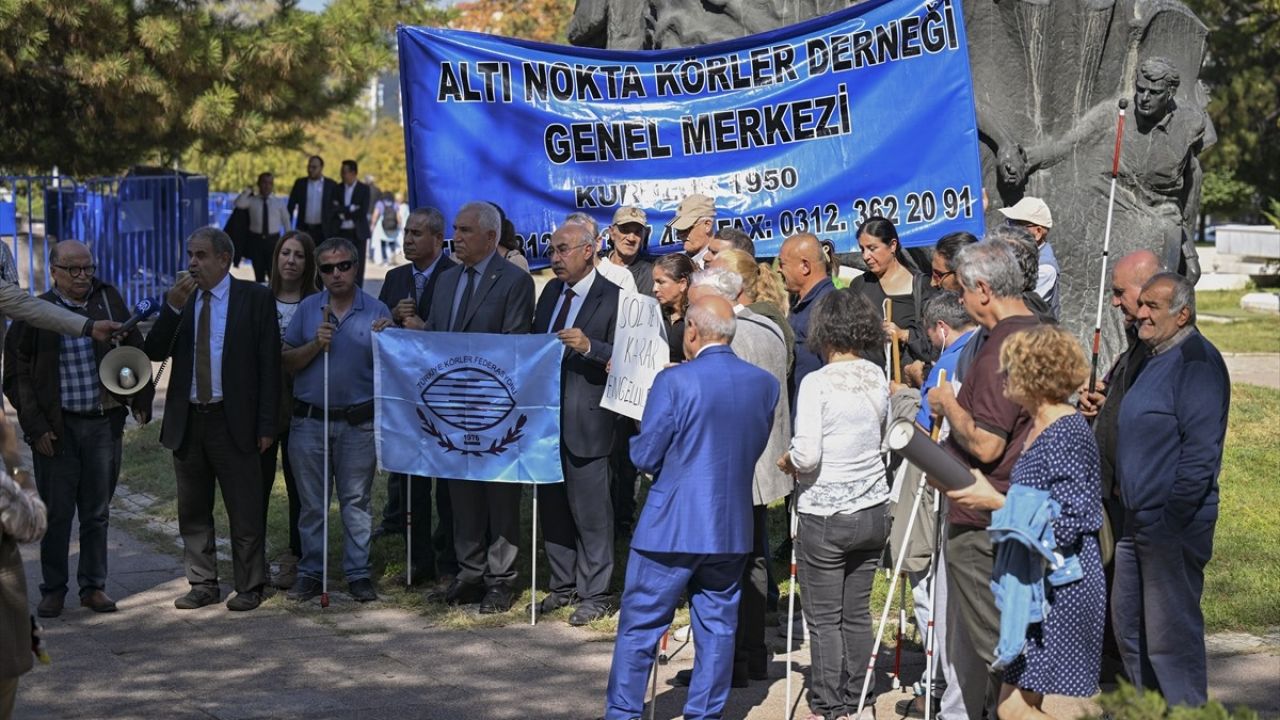 Görme Engelliler TBMM Önünde Sorunlarını Duyurdu