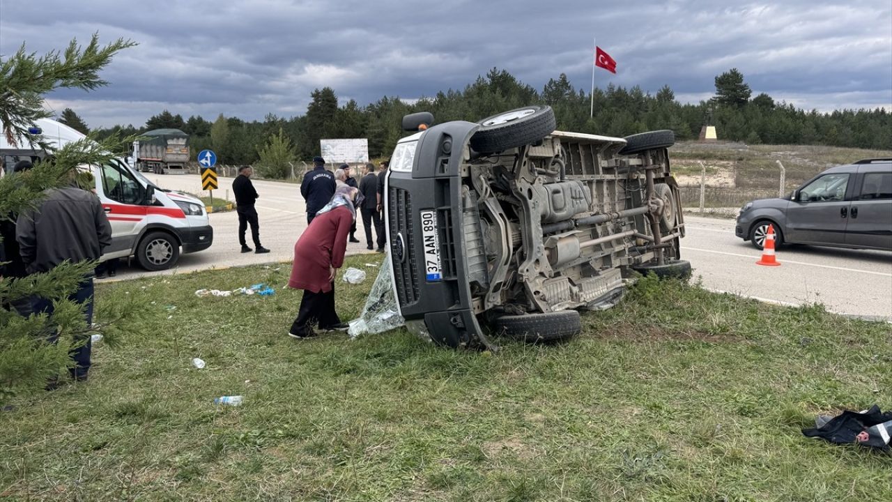 Kastamonu'da Okul Servisi ve Tır Çarpıştı: 12 Öğrenci Yaralı