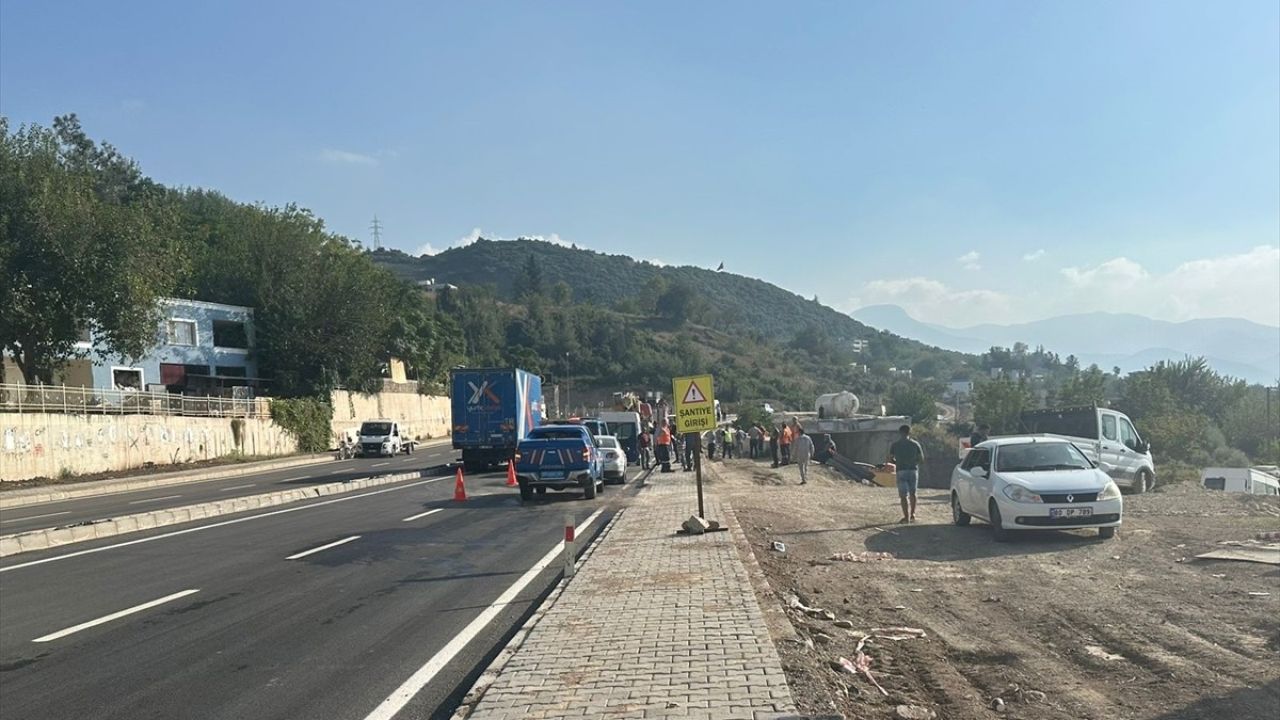 Osmaniye'de Geri Manevra Yapan Vinç Altında Kalan İşçi Ağır Yaralandı