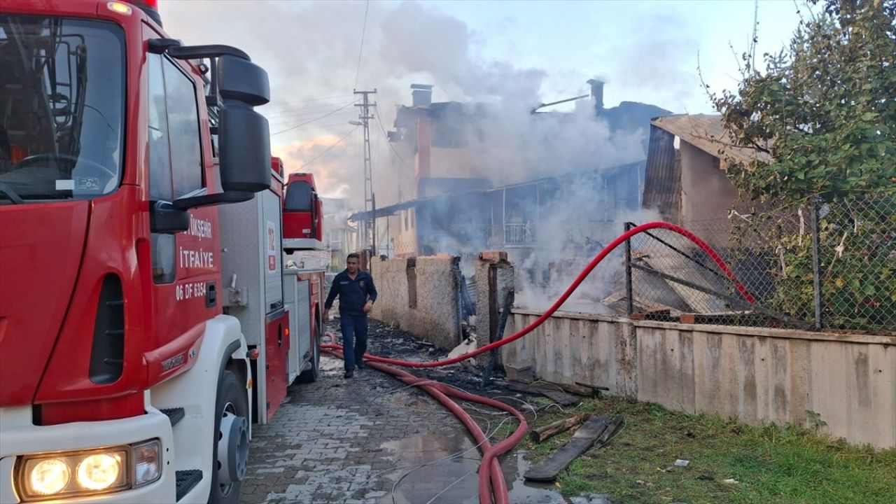 Ankara'daki Yangında Yaşlı Kadın Kurtarıldı