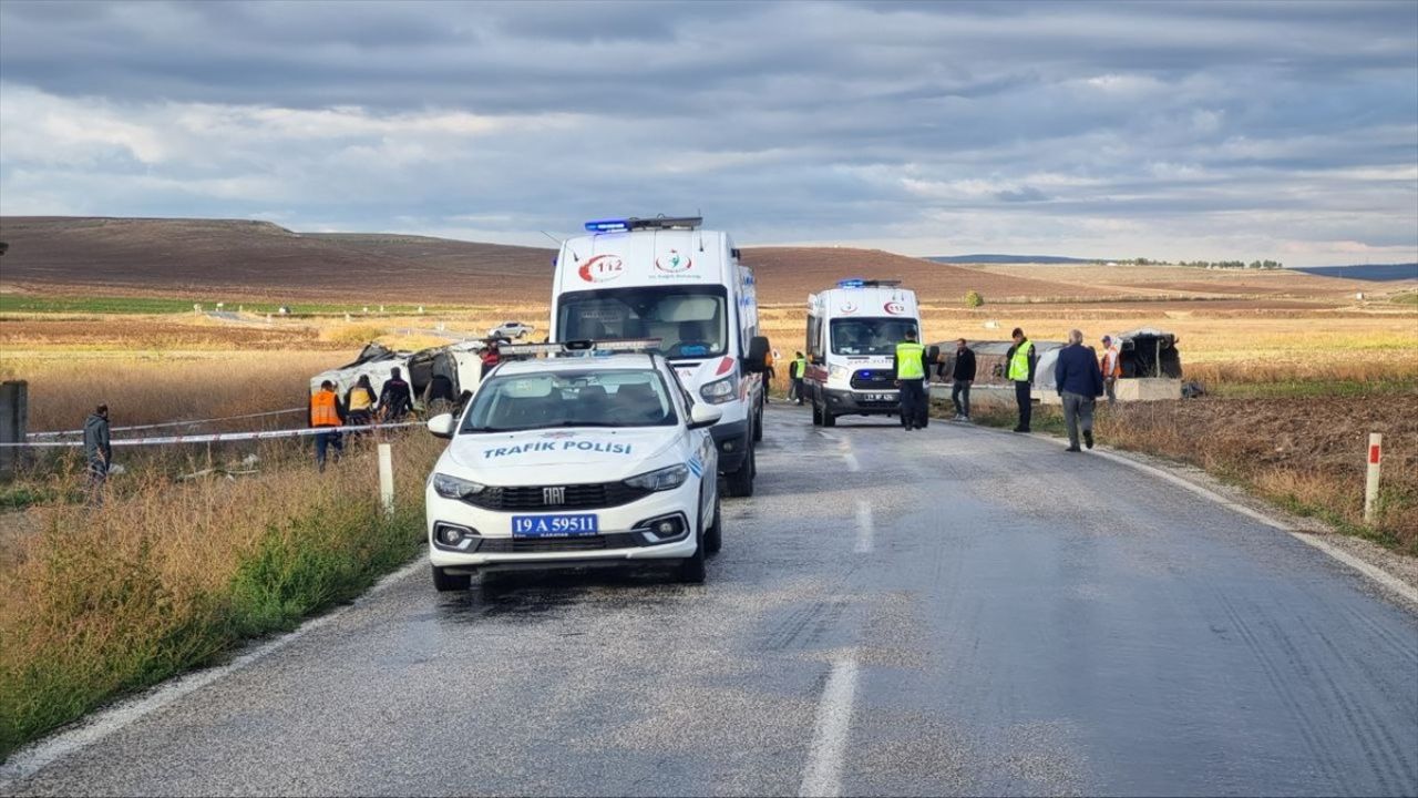 Çorum'da Minibüs ve Tanker Çarpıştı: 1 Ölü, 18 Yaralı