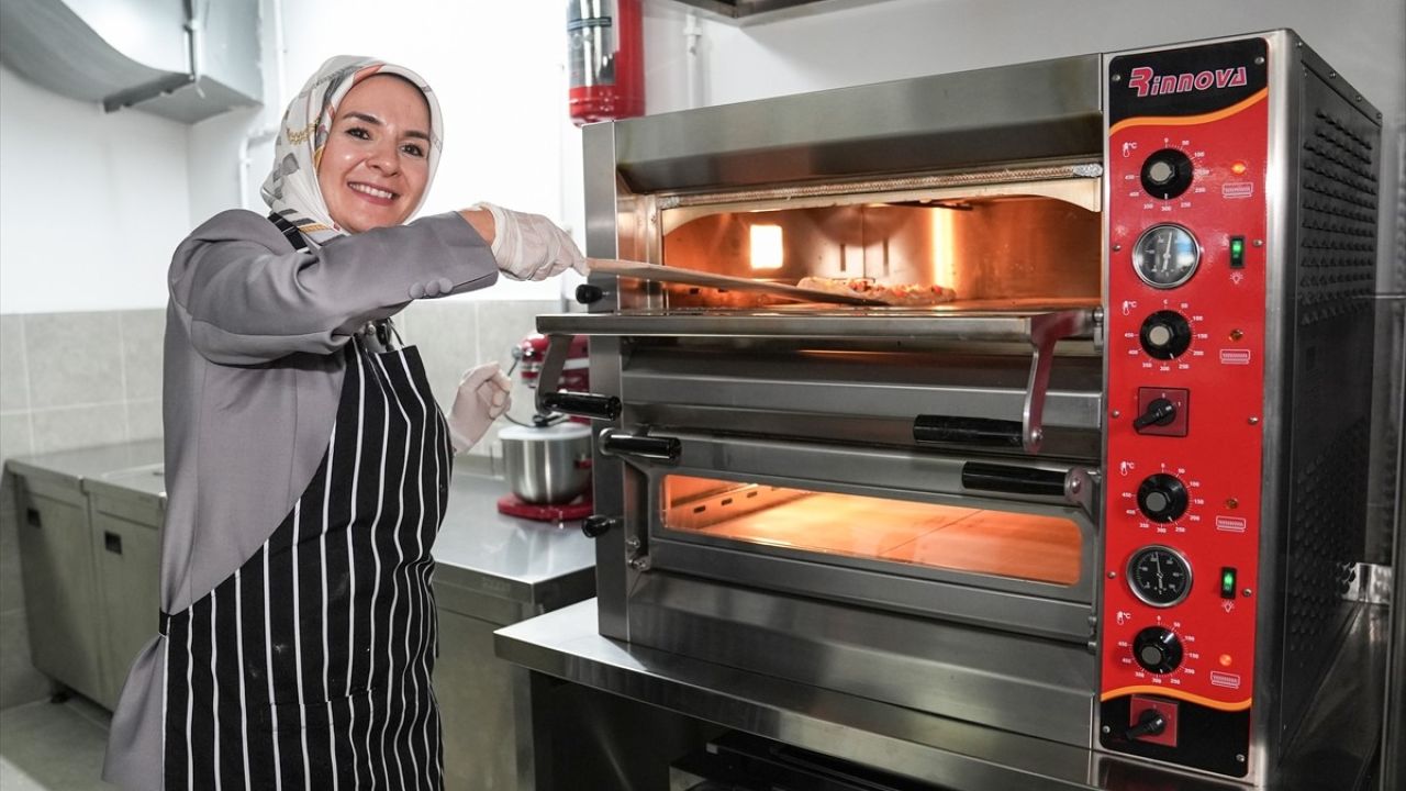 Bakan Göktaş, Kasımpaşa'da Gastronomi Atölyesi Açtı