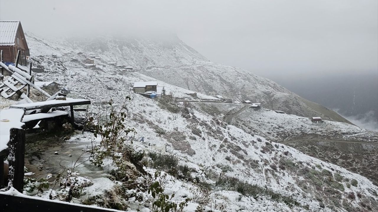 Rize ve Bayburt'un Yüksek Kesimlerine Kar Yağdı