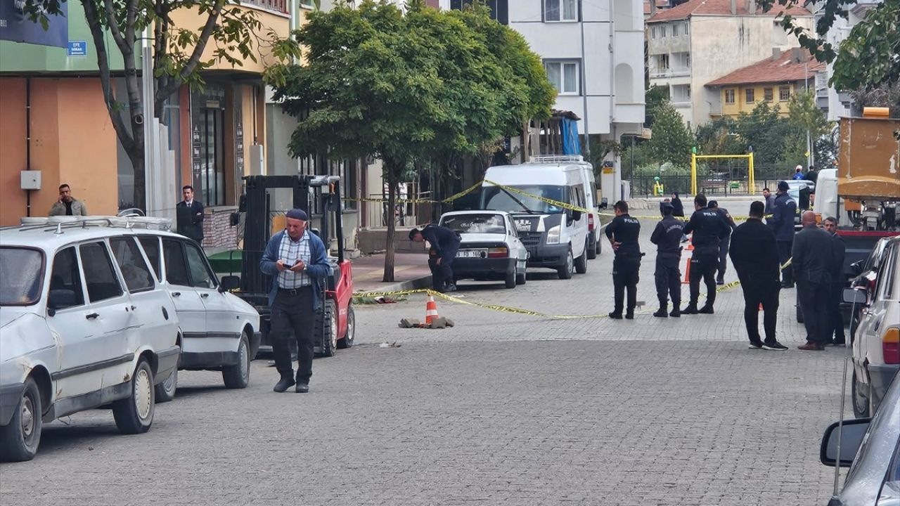 Çorum'da Silahlı Saldırı: Kız Kardeşi ve Oğlunu Yaraladı