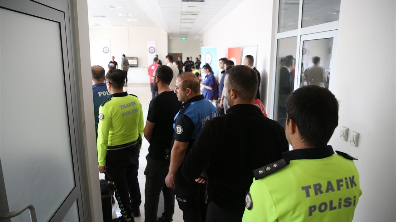 Siirt'te Polislerden Kan Bağışı ile Anma