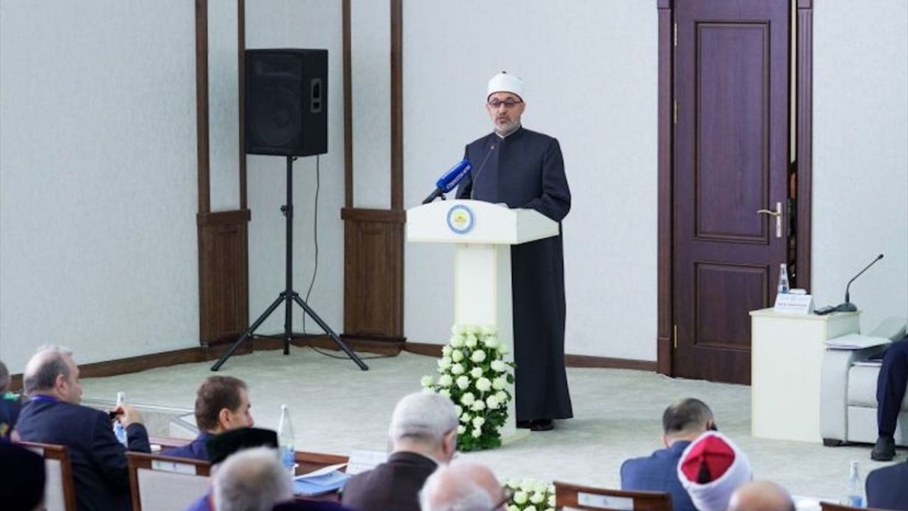 İmam Tirmizi'nin Bilimsel Mirası Konferansı Özbekistan'da Gerçekleştirildi