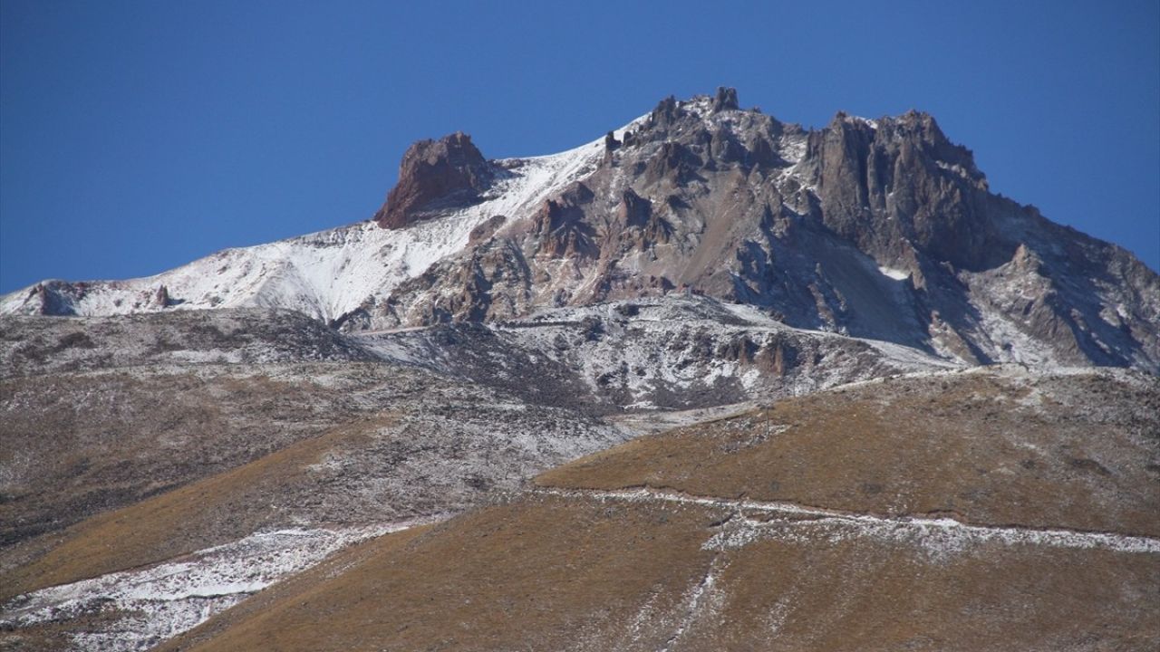 Erciyes Kayak Merkezi'nde Kar Başladı