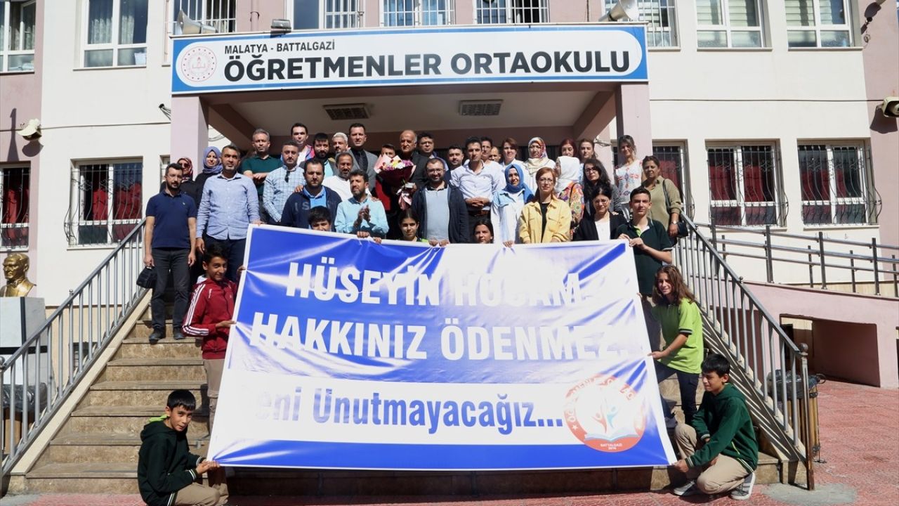 Malatya'da 42 Yıllık Öğretmene Duygusal Veda Töreni