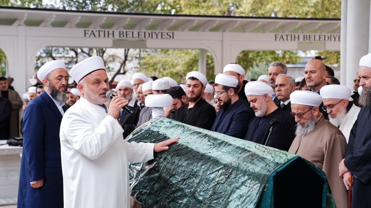 Din Alimi Mahmut Ustaosmanoğlu'nun Oğlu İçin Cenaze Töreni Düzenlendi