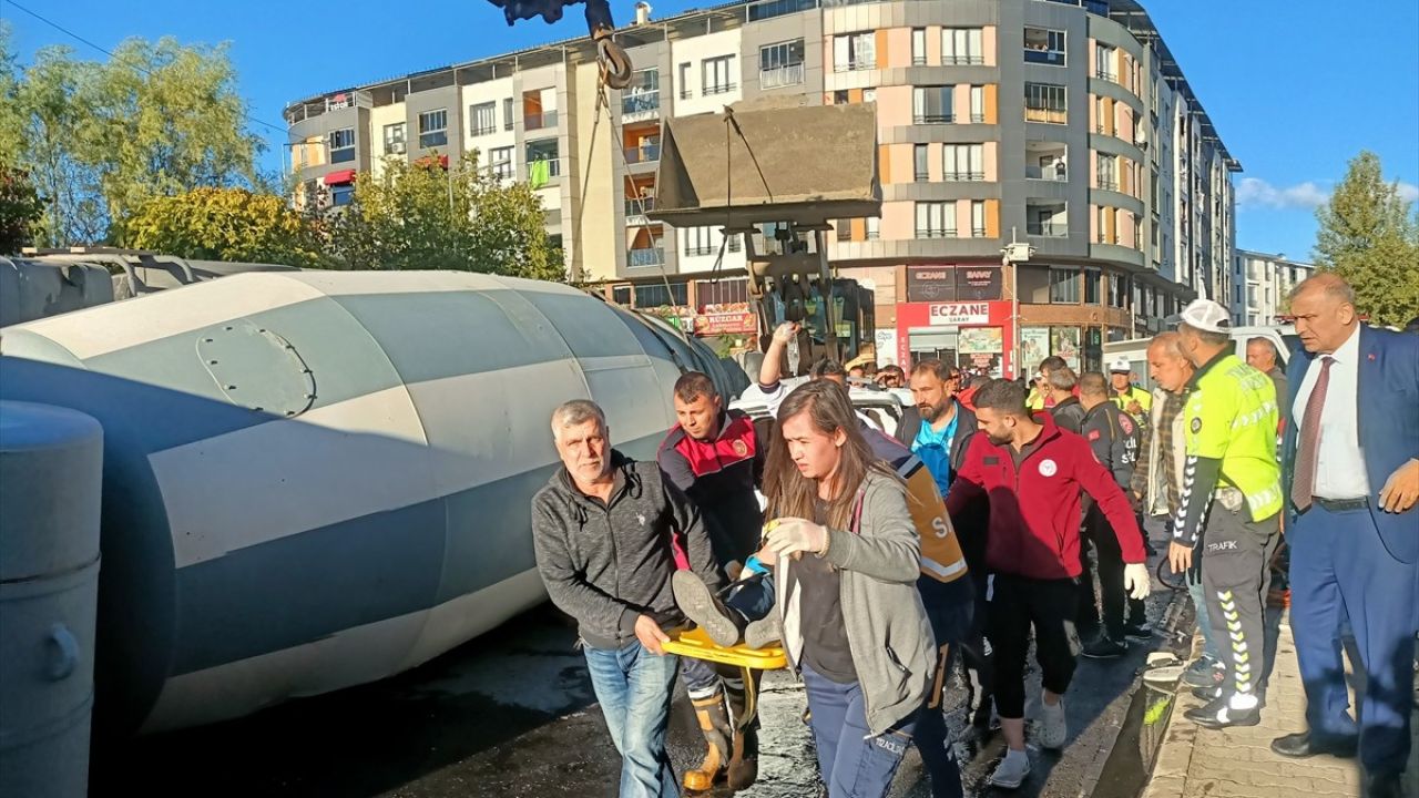 Bingöl'de Beton Mikserinin Devrilmesi: 3 Yaralı