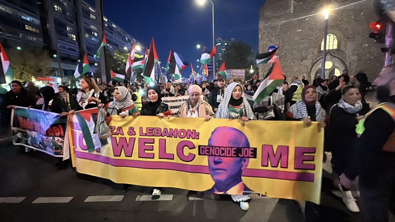 Biden Berlin'de Protesto Edildi