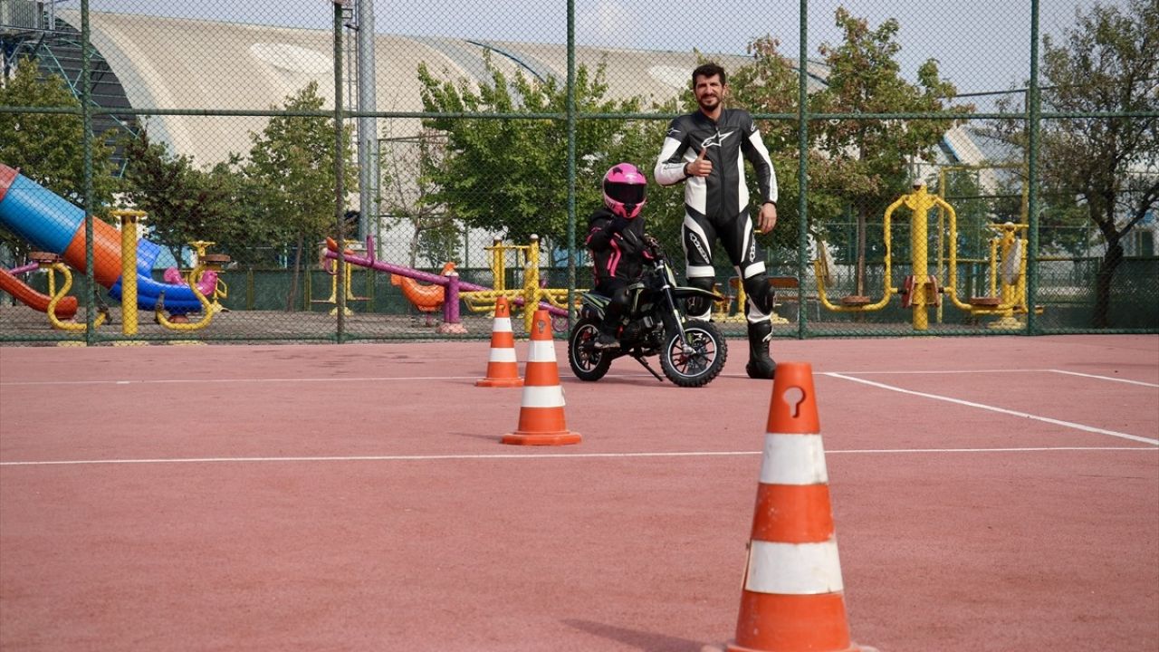 Baba-Oğul Motosiklet Yarışçısı Olma Yolunda