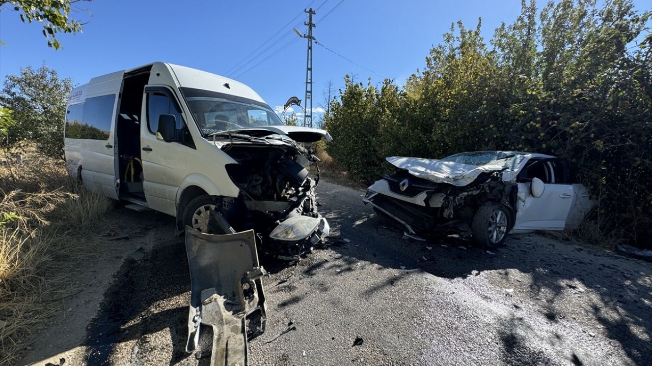 Elazığ'da Trafik Kazası: Dört Yaralı