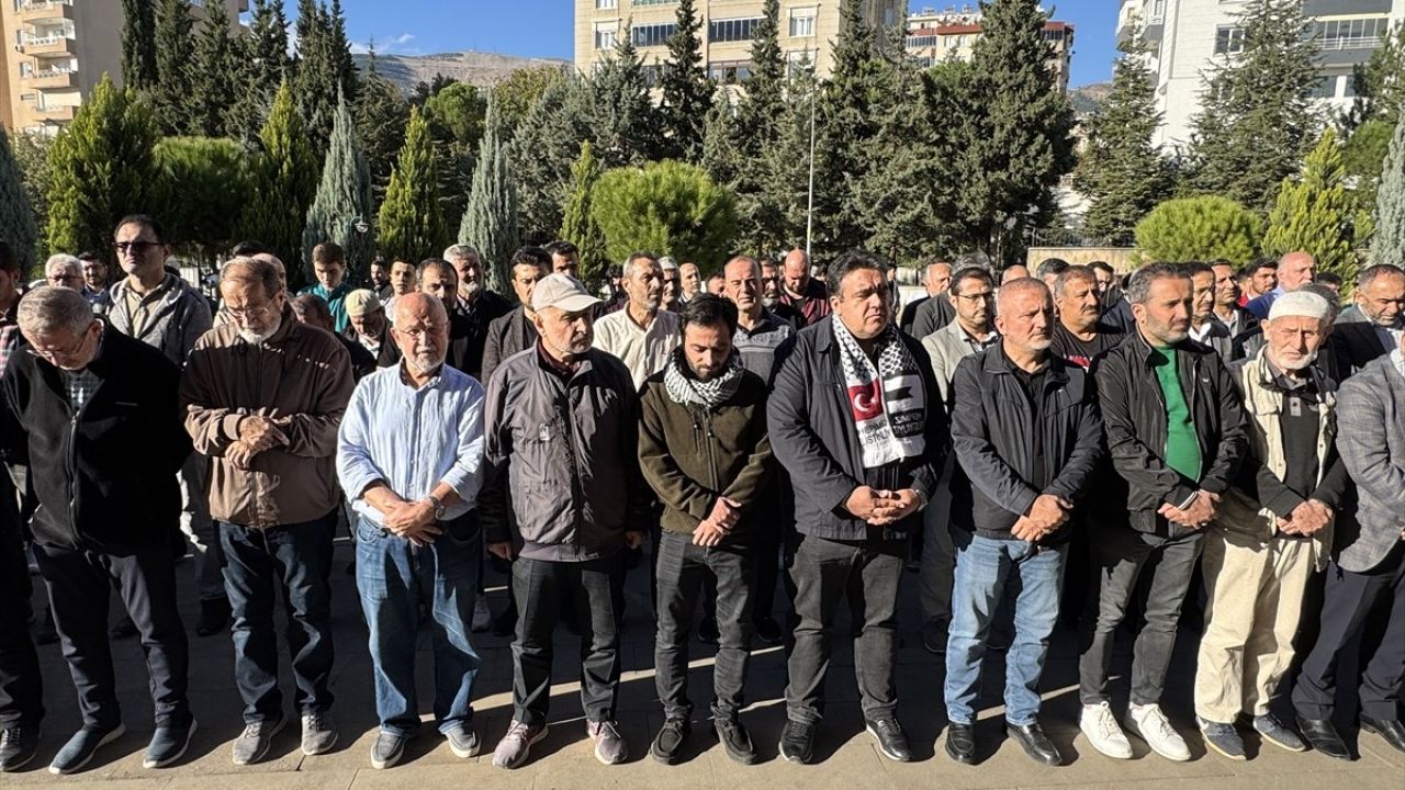 Kahramanmaraş'ta Yahya Sinvar İçin Gıyabi Cenaze Töreni Düzenlendi