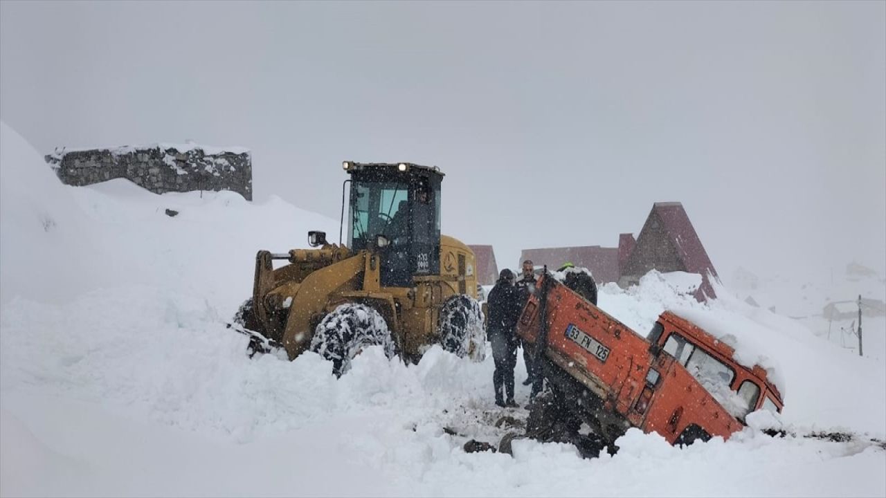 Rize'de Yoğun Kar Sebebiyle Mahsur Kalan 6 Kişi Kurtarıldı