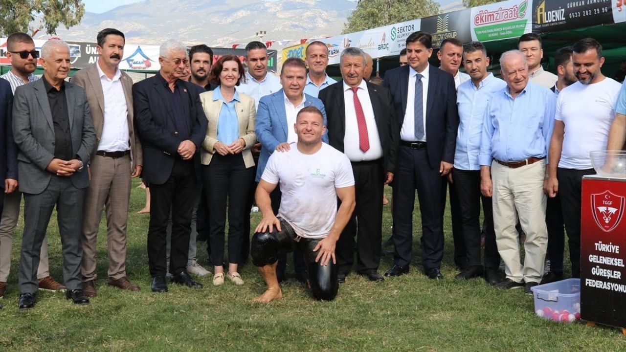 Kaş Belediyesi 3. Yağlı Güreşleri'nde İsmail Balaban Şampiyon Oldu