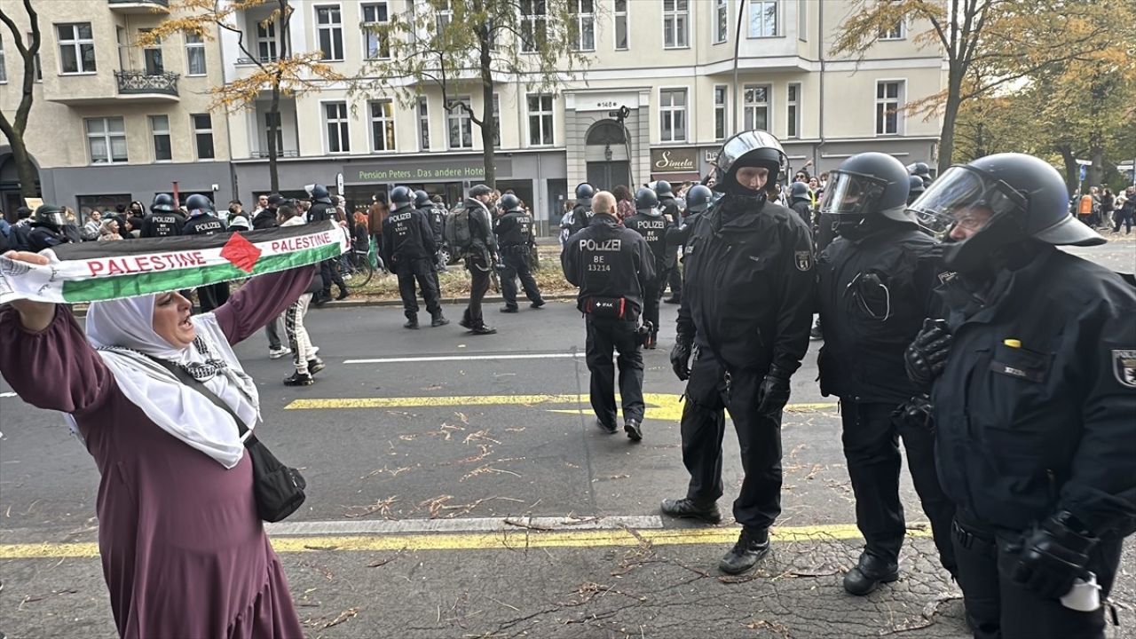 Berlin'de Filistin'e Destek Eylemine Polis Müdahalesi