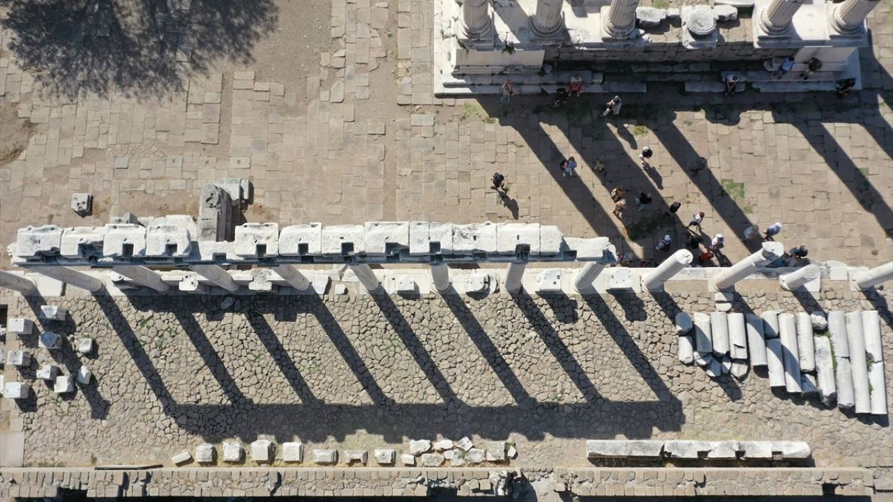 Bergama'da 4,500 Yıllık Tanrıça Figürü Keşfedildi