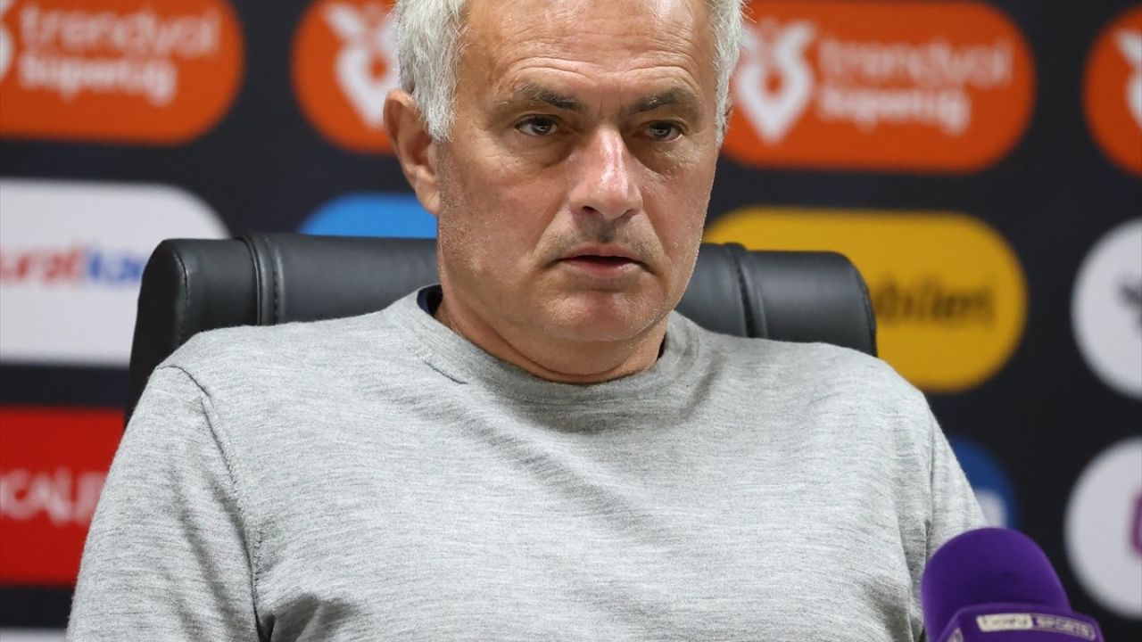 Fenerbahçe Teknik Direktörü Mourinho: "Maçın dinamiği 1 kişi eksik kaldığımızda değişti"