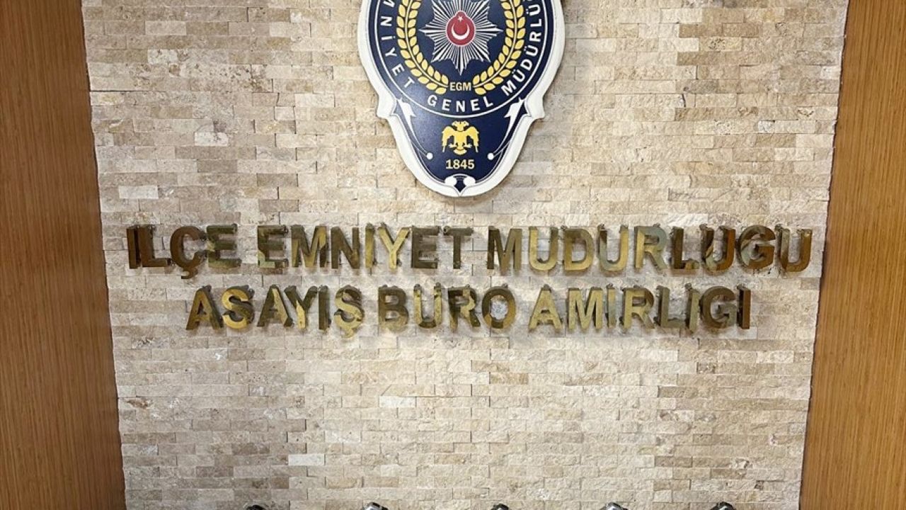 İstanbul'da Ruhsatsız Tabanca Operasyonu: 10 Tabanca Ele Geçirildi