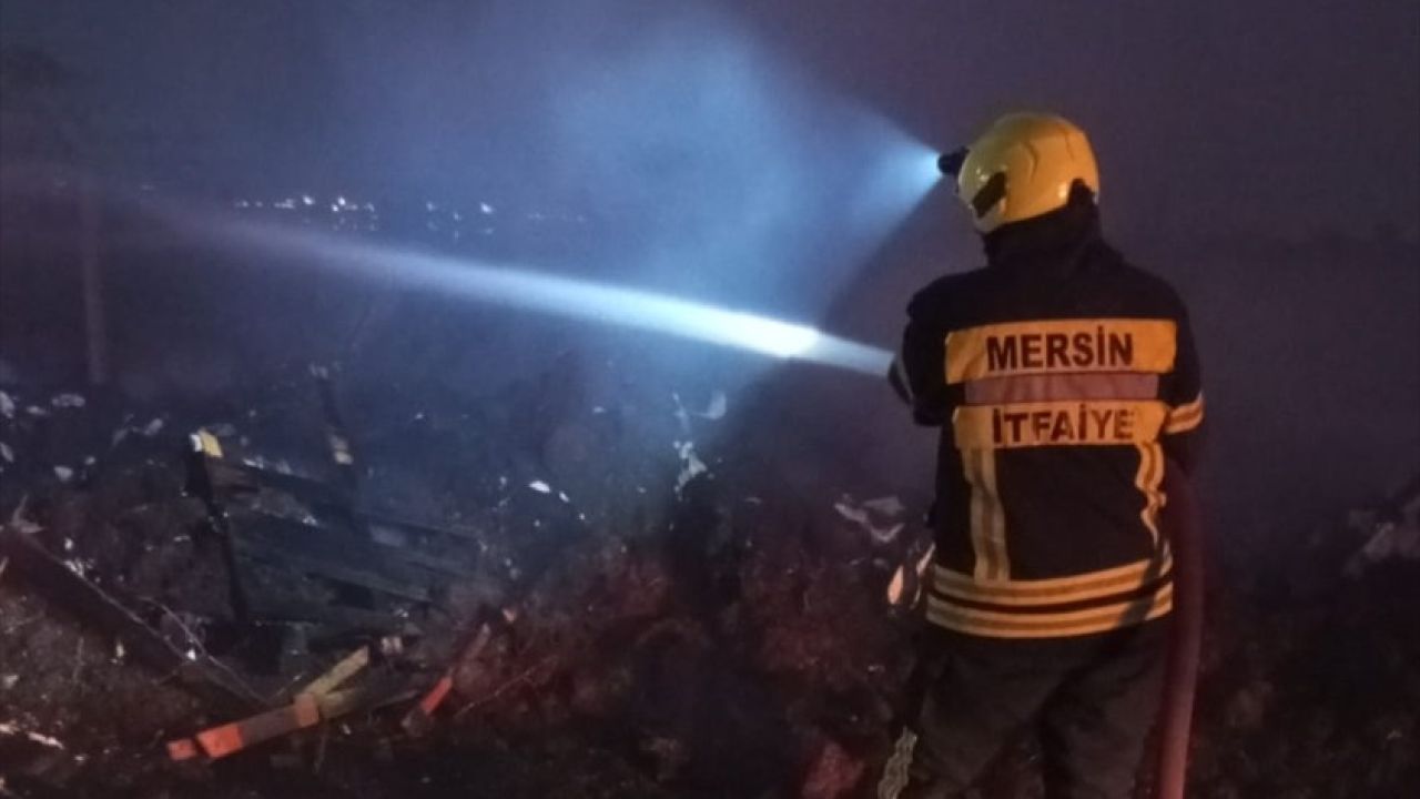 Mersin'de Gübre Deposunda Yangın Kontrol Altına Alındı