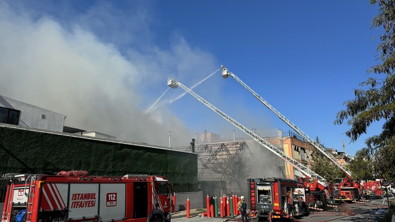 Gaziosmanpaşa'da Kumaş Deposunda Yangın Çıkmıştı